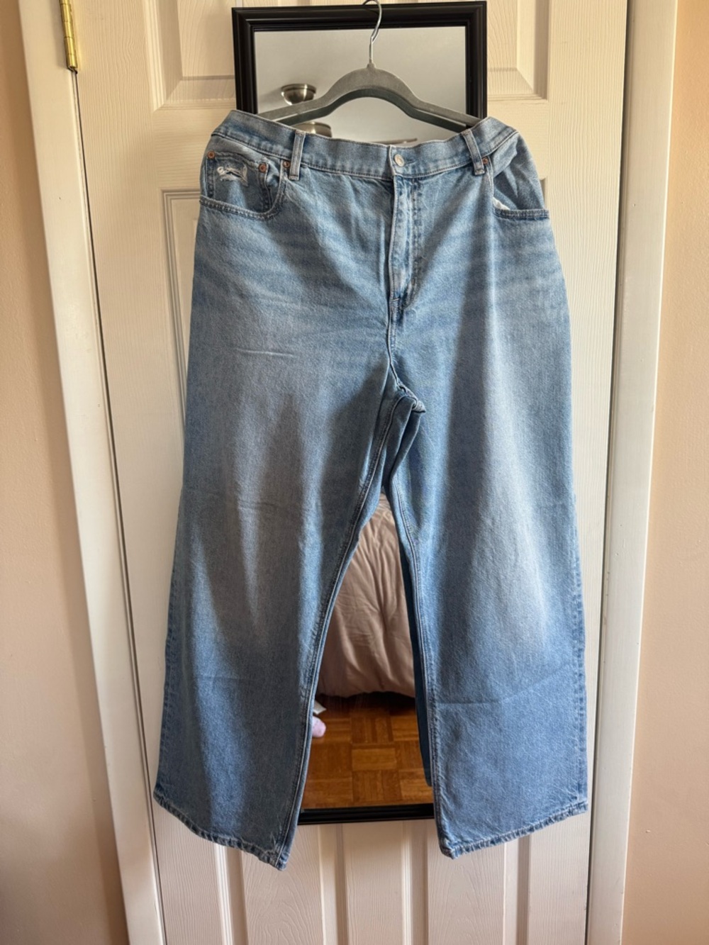 American Eagle Outfitters Light Wash Wide-Leg Jeans